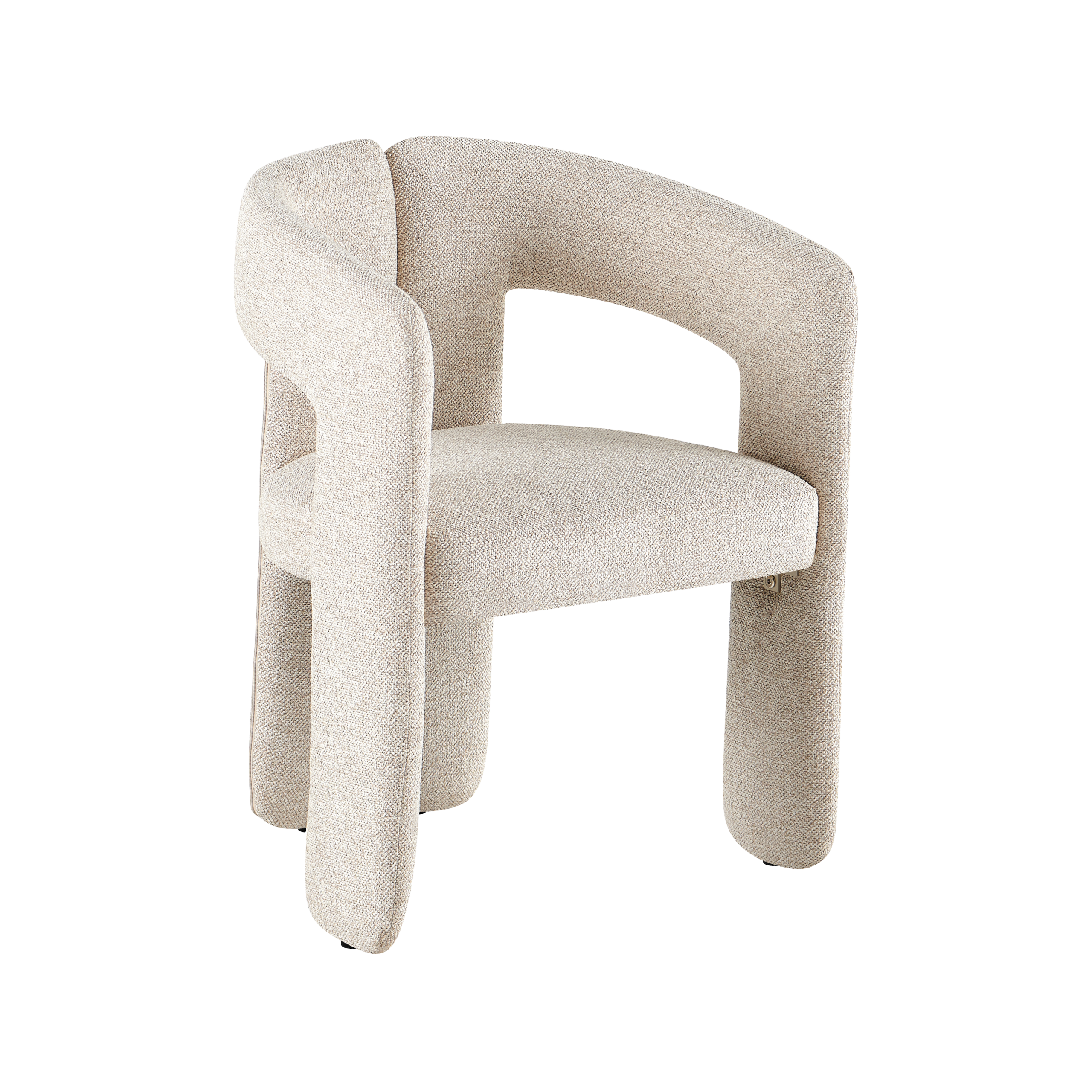 Organische stoel in crèmekleurige bouclé stof met afgeronde vormen in een modern interieur.
